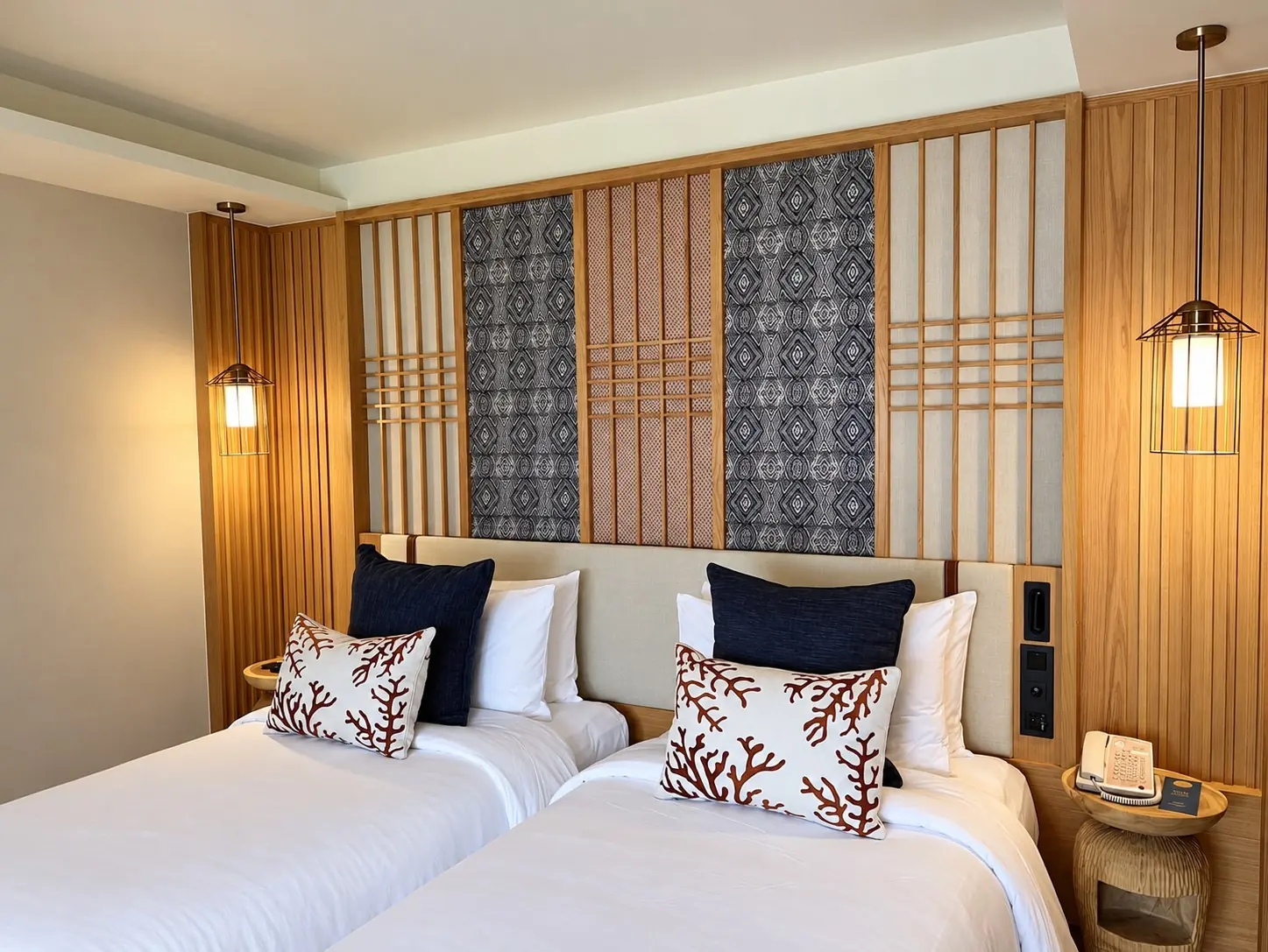Club Med Phuket Renovation — ภาพรวมเตียงคู่และผนังหัวเตียง